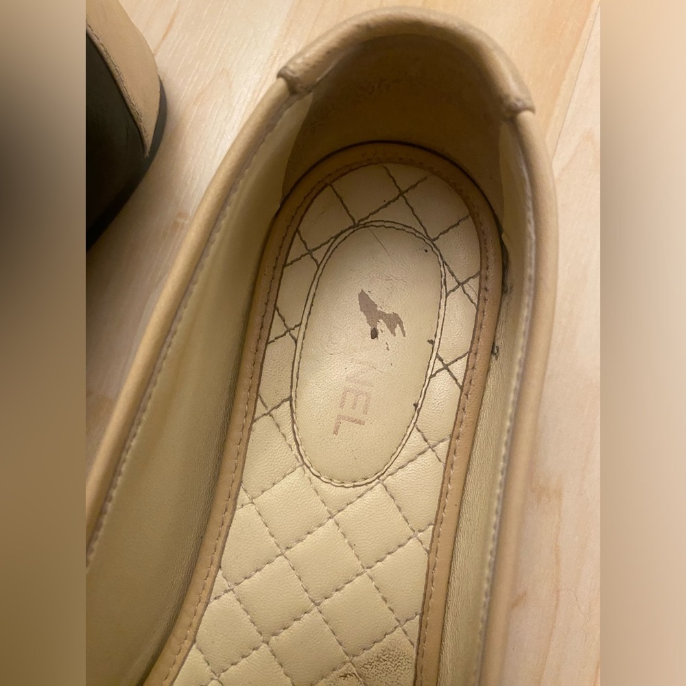 Chanel Black and Cream Loafers with logo - Picture 13 of 16